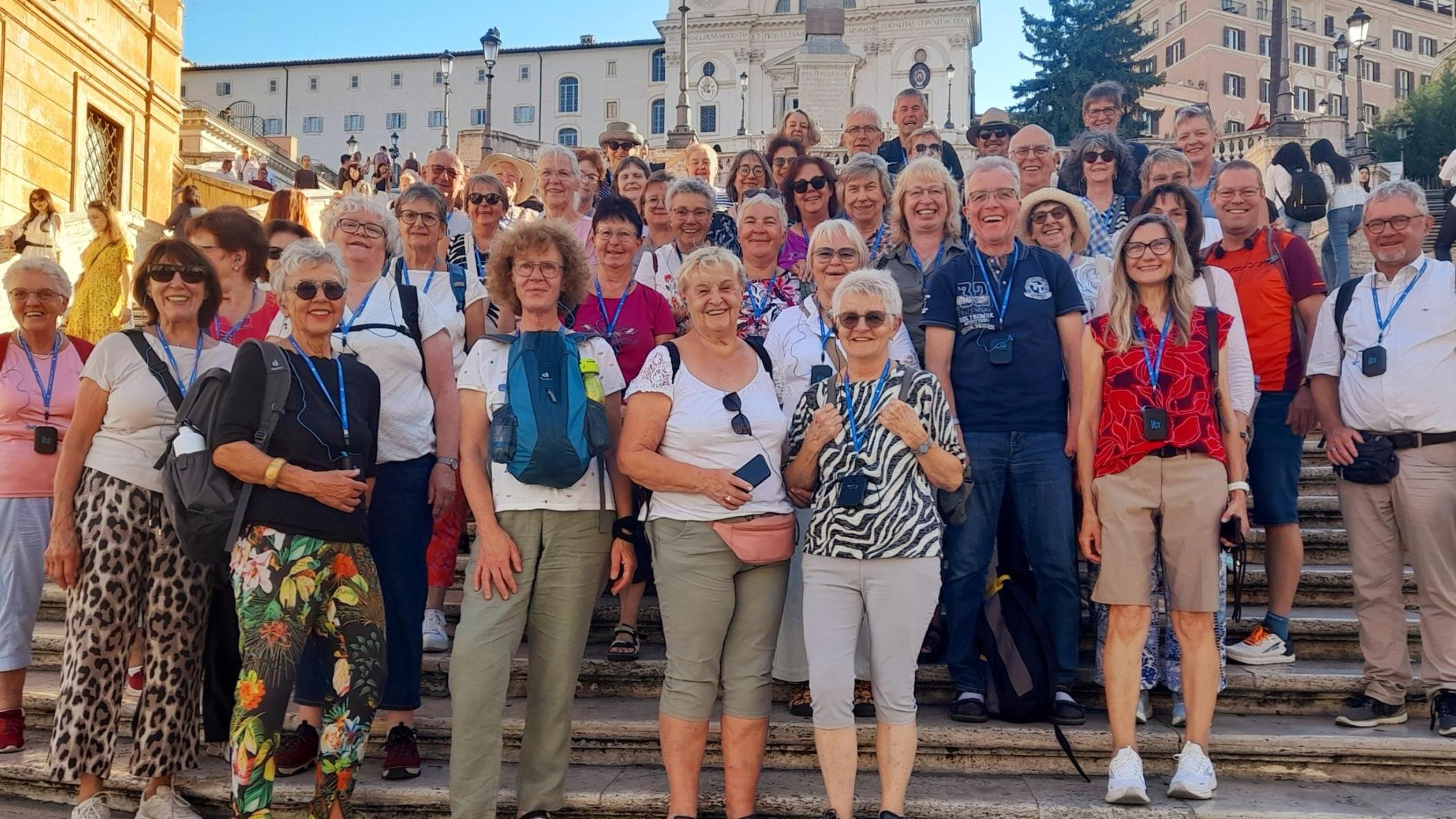 Gruppenfoto-auf-der-spanischen-Treppe.jpg_2122446291