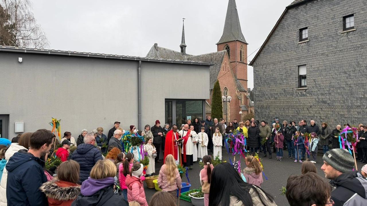 Palmsonntag in Sohren mit Palmsegnung und Palmprozession